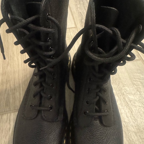 Dr. Martens AirWair Size 9 US - Picture 6 of 6